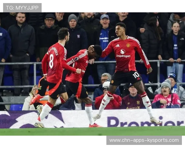 曼联首发公布前：主帅密集检验球员传球与跑动数据