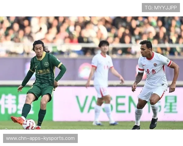 李提香身披辽宁铁人球衣正式报到，助力沈阳球队中场升级